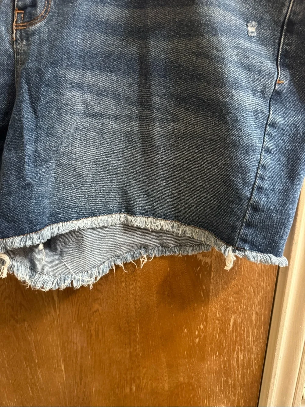 A.n.a High Rise 4.5” Inseam Denim Shorts Plus Size 22W Frayed Hem Distressed